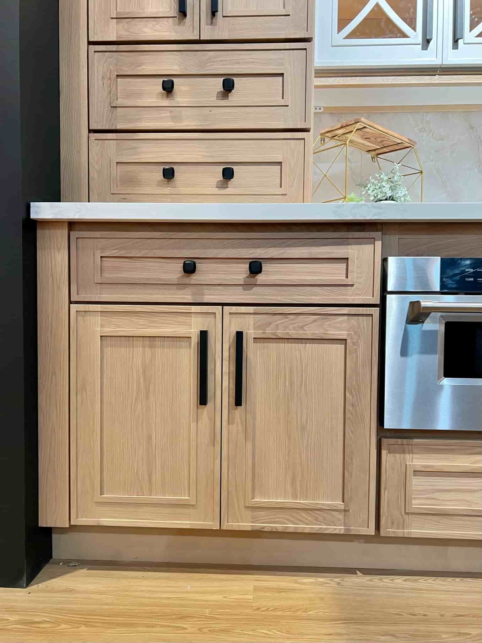 Oak kitchen cabinets with handles