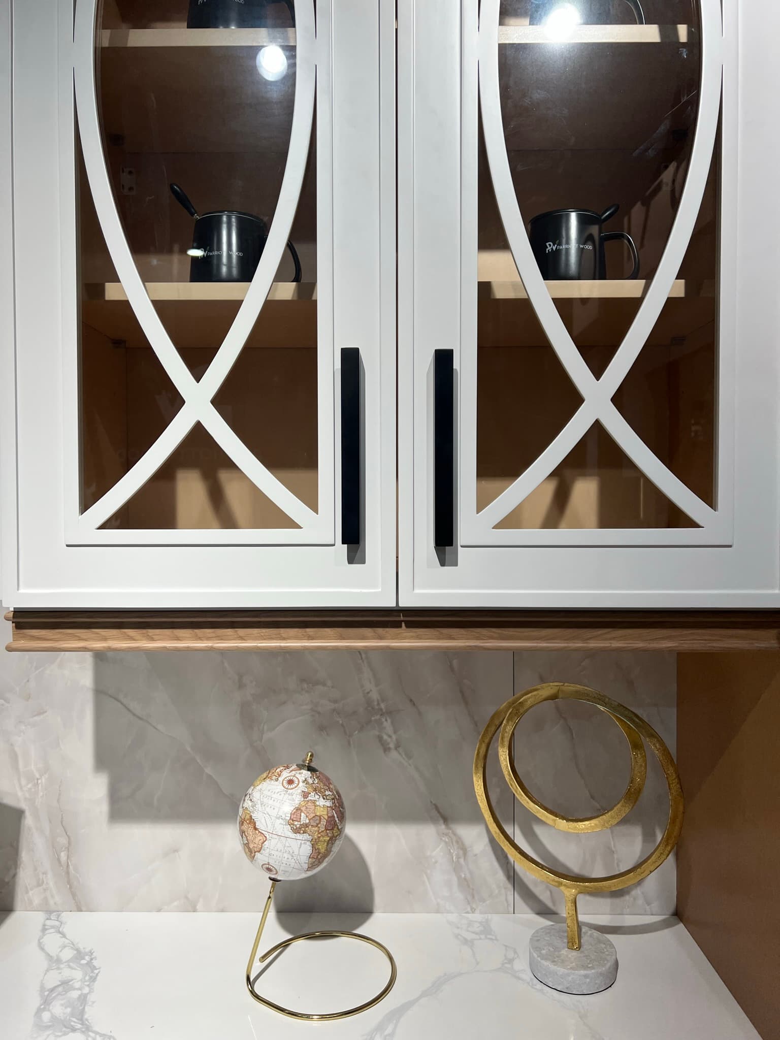 Oak kitchen cabinets with handles