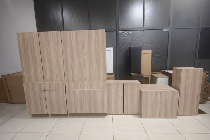 oak kitchen cabinets with quartz countertops