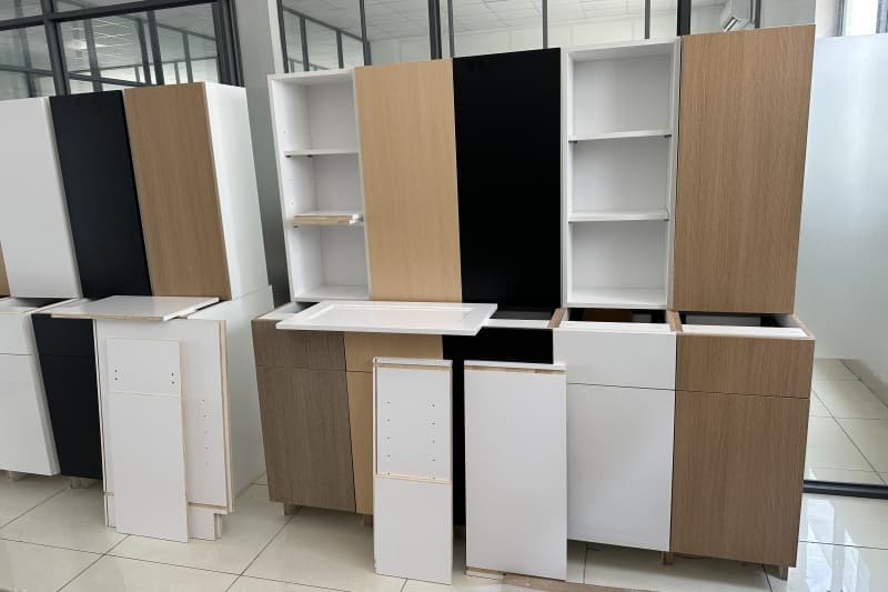 oak kitchen cabinets with quartz countertops