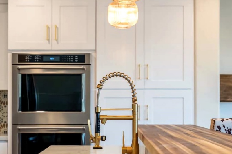 RTA white shaker kitchen cabinets
