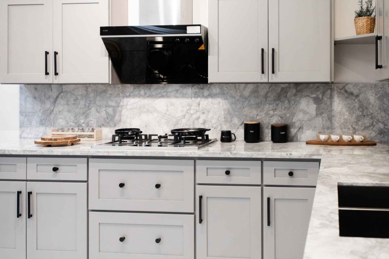 2 different color cabinets in kitchen