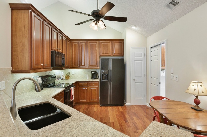 Classic Oak Cabinets from Vietnam