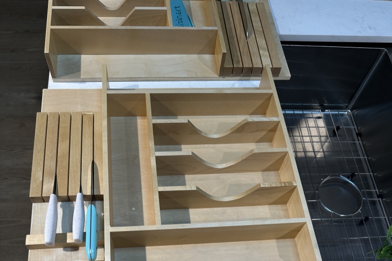 Classic Oak Cabinets from Vietnam