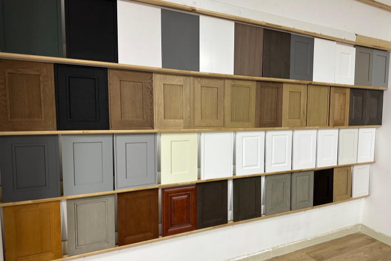 Door styles and hinges for cabinets