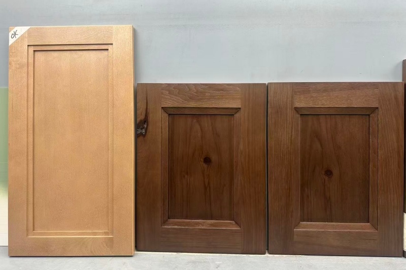 Advantages of oak cabinets over maple