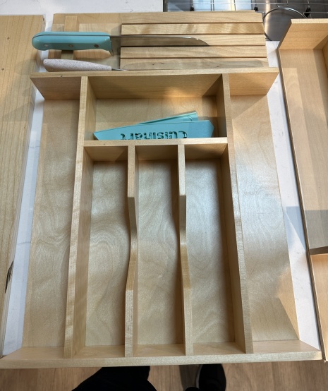 Customizable plywood cabinets for kitchens