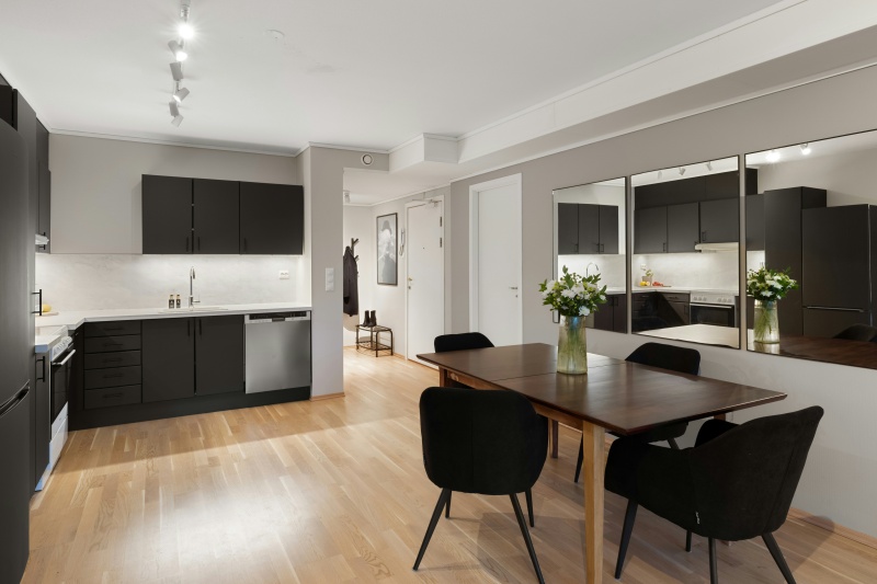 Frameless cabinets for large orders