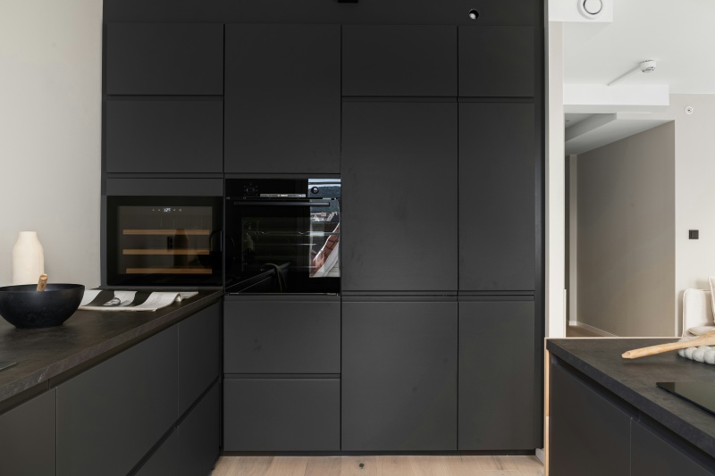 Stylish flat panel kitchen cabinetry