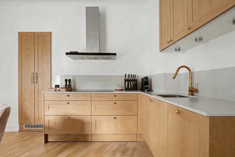 Upcycled oak shaker kitchen cabinets