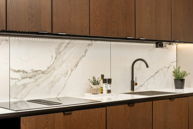 Project-specific frameless kitchen units