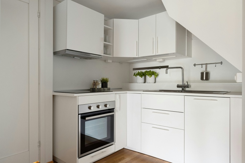 Efficient storage in small kitchens