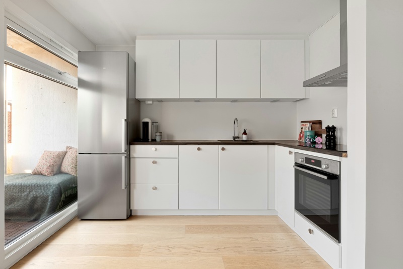 Contemporary white kitchen cabinet styles