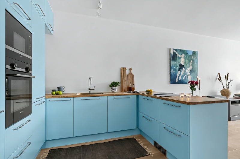 Blue kitchen cabinet door finishes