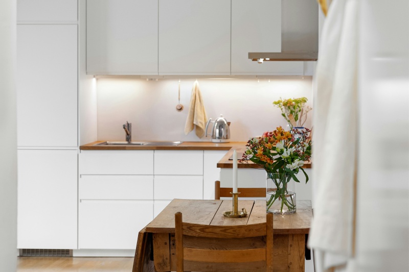 Sophisticated white flat panel cabinets