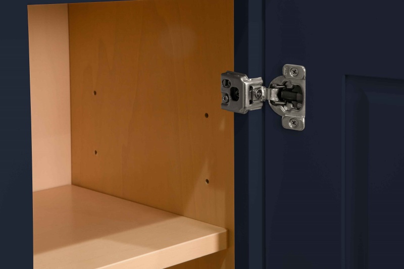 Chic white kitchen cabinetry design