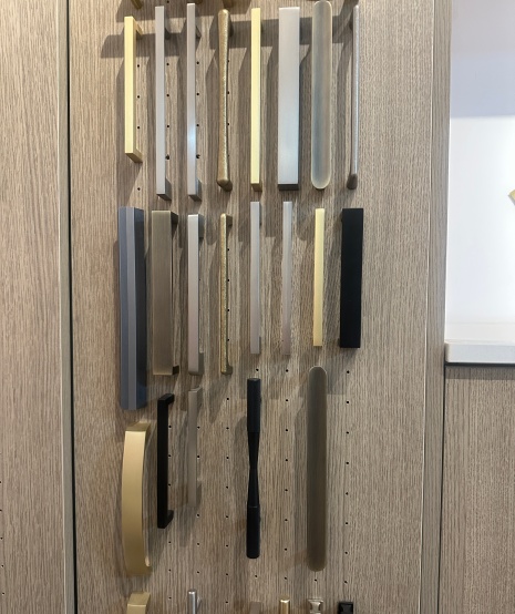 Elegant Bedroom Closet in Matte Finish