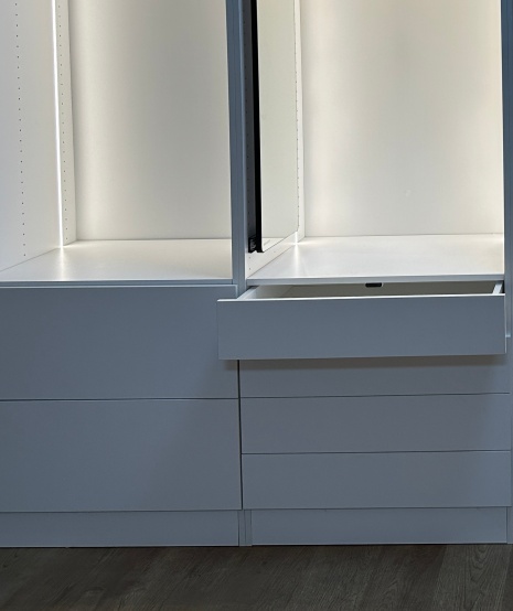 Luxurious Grey Wardrobe with Mirror