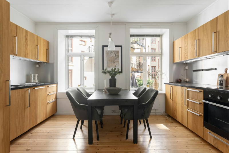 Flat Panel Cabinets Built for Durability Flat Panel Cabinets Built for Durability