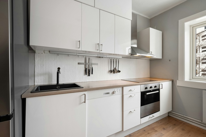 Convenient Screw-Free Cabinetry Construction Convenient Screw-Free Cabinetry Construction