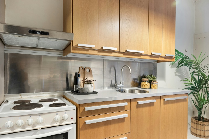 Long-lasting oak kitchen cupboards Long-lasting oak kitchen cupboards