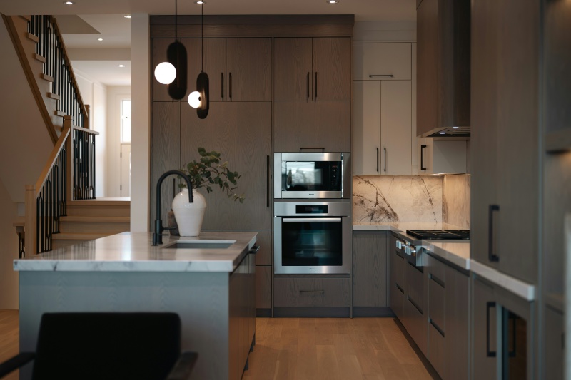 Minimalist flat frameless cabinet style