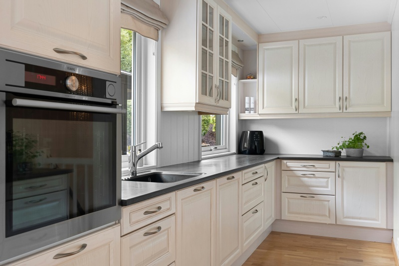 Sleek door options for modern kitchens Sleek door options for modern kitchens