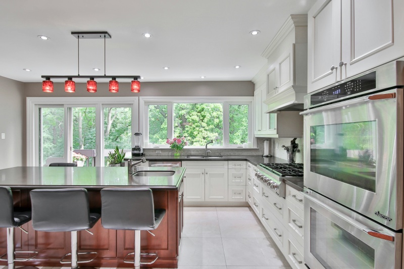 Sleek door options for modern kitchens Sleek door options for modern kitchens