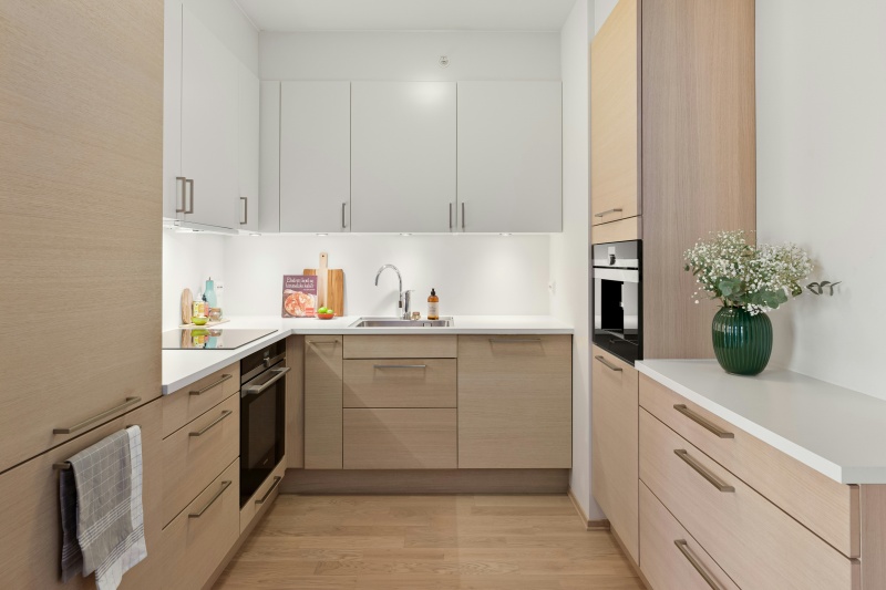 Harmonizing colors in two-tone kitchen cabinets Harmonizing colors in two-tone kitchen cabinets