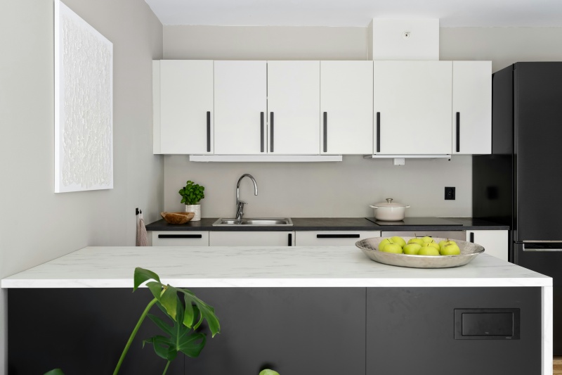 What Colors Are Good for Two‑Tone Kitchen Cabinets?