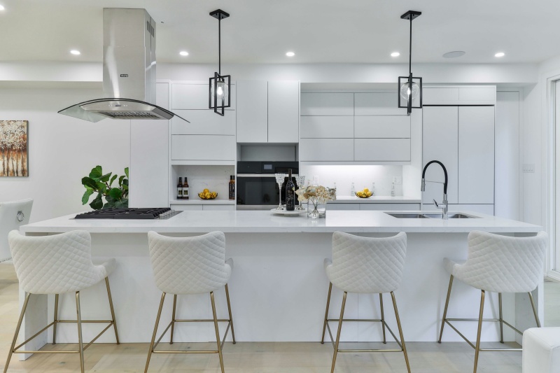 Making flat-panel cabinets more aesthetically pleasing Making flat-panel cabinets more aesthetically pleasing