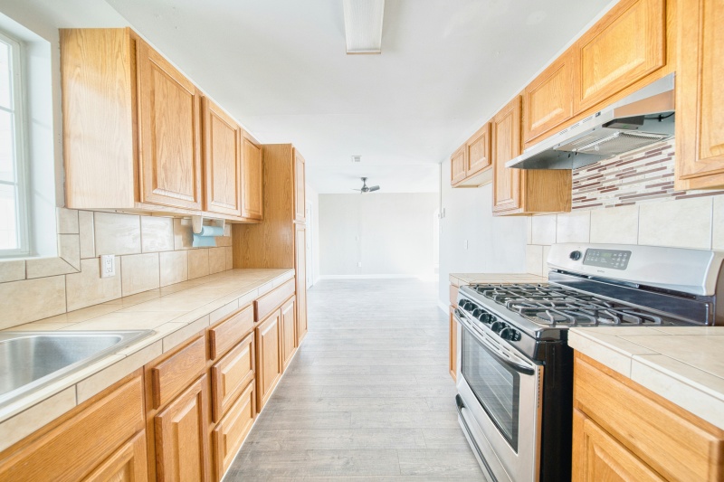 Exquisite project-ready solid wood cupboards Exquisite project-ready solid wood cupboards