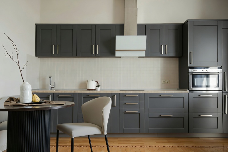 Avoiding black kitchen cabinet colors Avoiding black kitchen cabinet colors