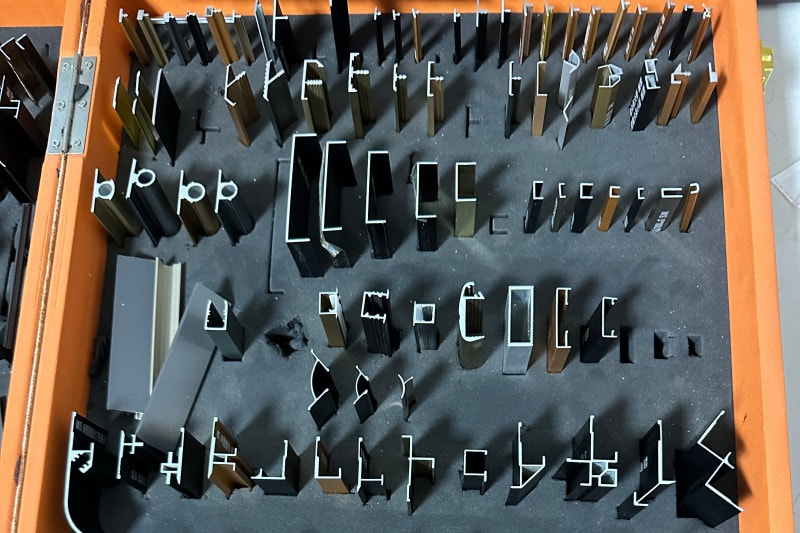 Kitchen cabinet hardware for clean aesthetics Kitchen cabinet hardware for clean aesthetics