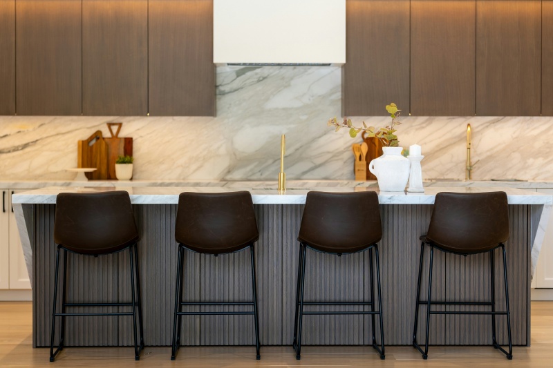 Stylish metal pulls for modern kitchens Stylish metal pulls for modern kitchens