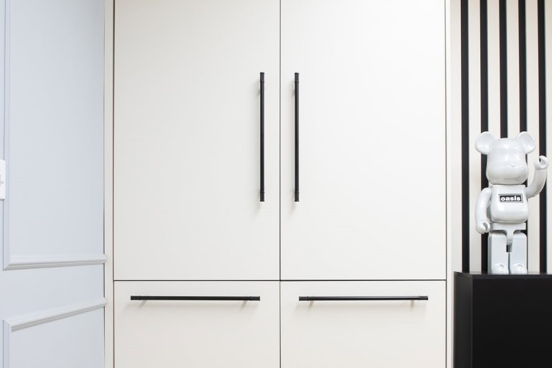 Custom cabinetry for integrated appliances Custom cabinetry for integrated appliances