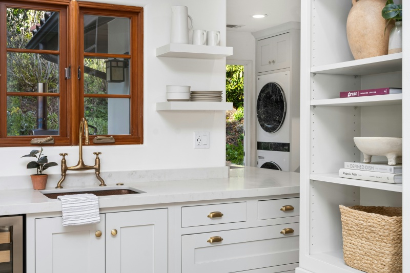 Elegant custom kitchen storage solutions Elegant custom kitchen storage solutions